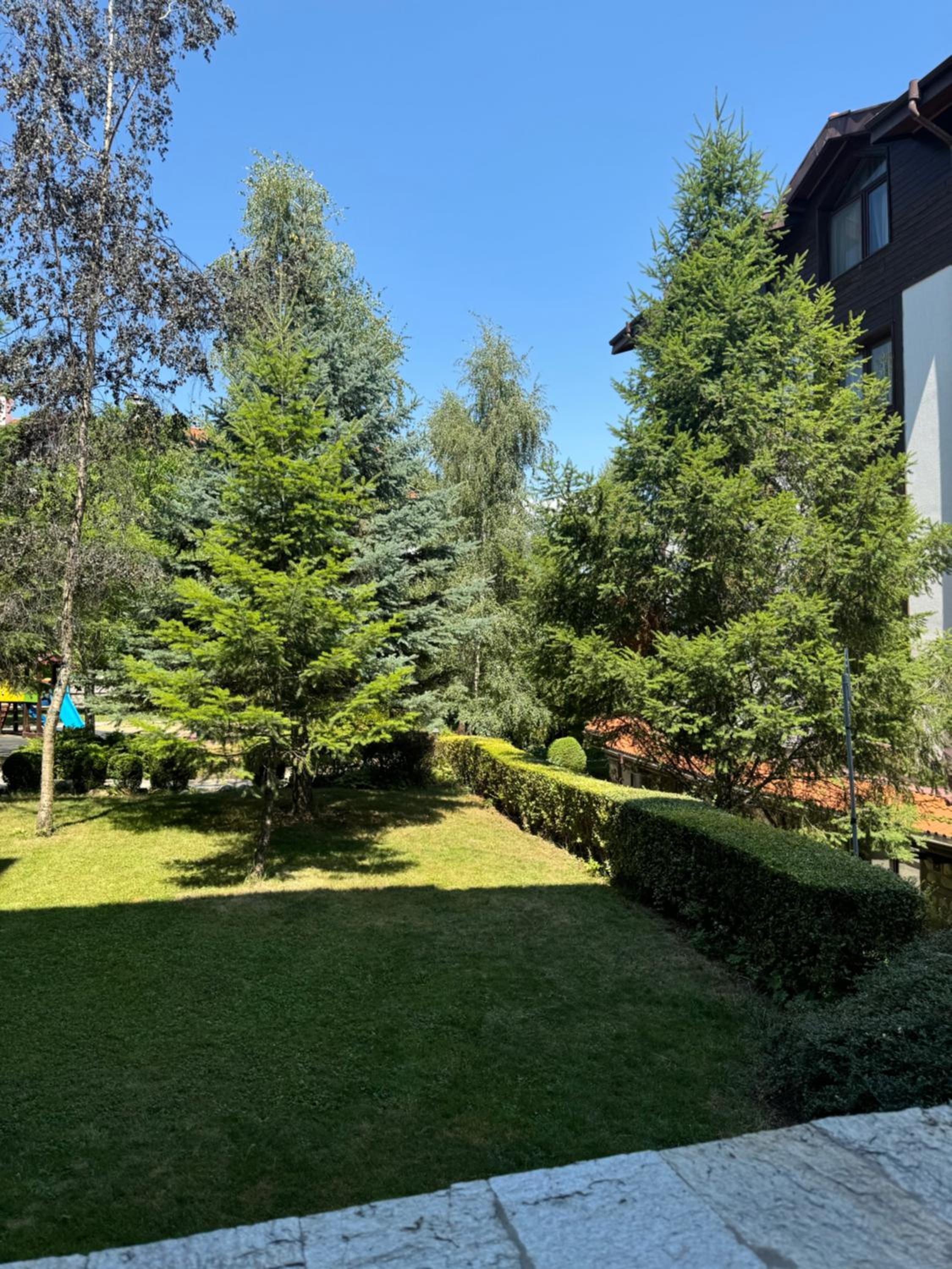 2-bedroom, 2-bathroom with fireplace and garden at Winslow Infinity