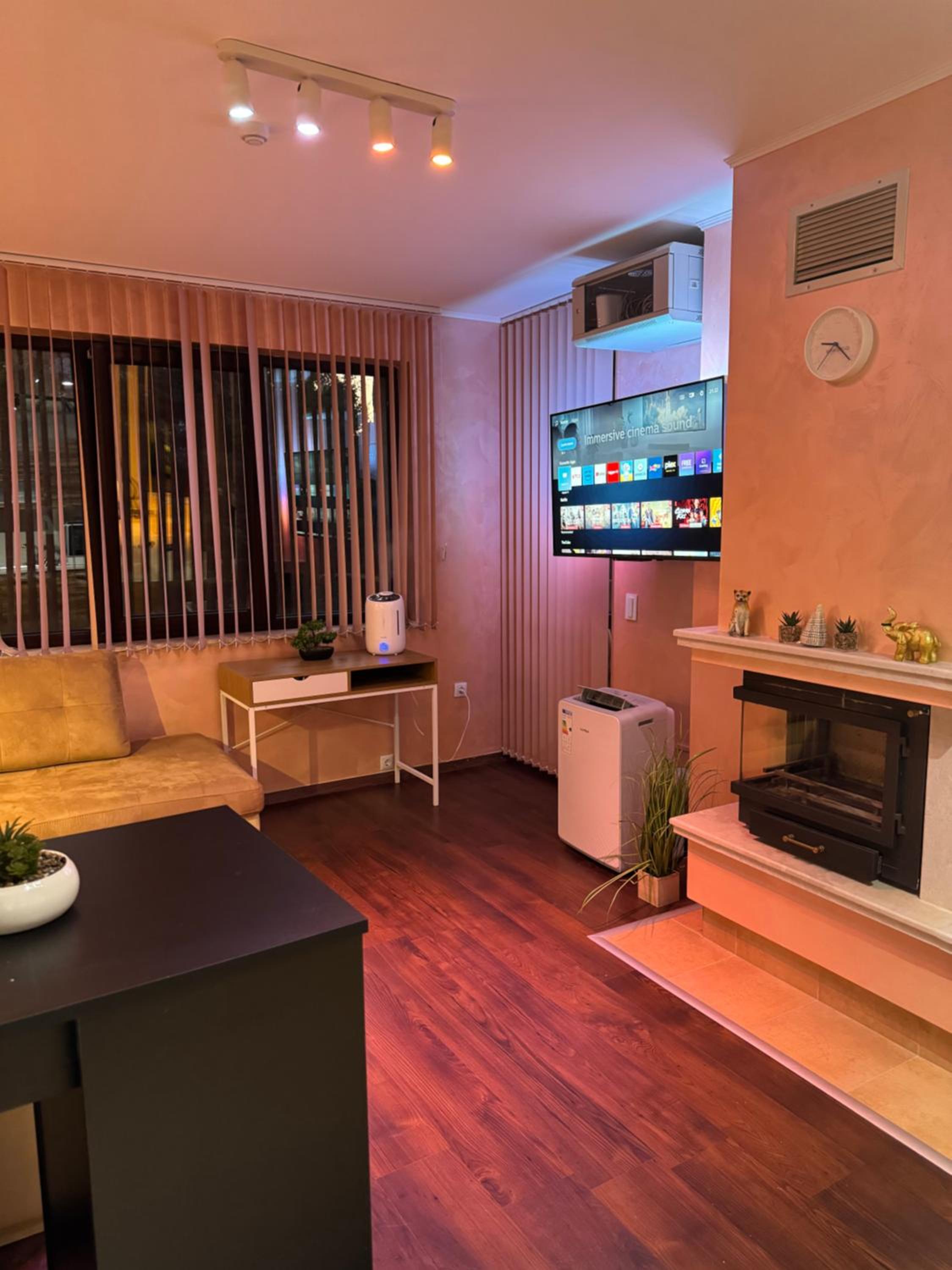 2-bedroom, 2-bathroom with fireplace and garden at Winslow Infinity