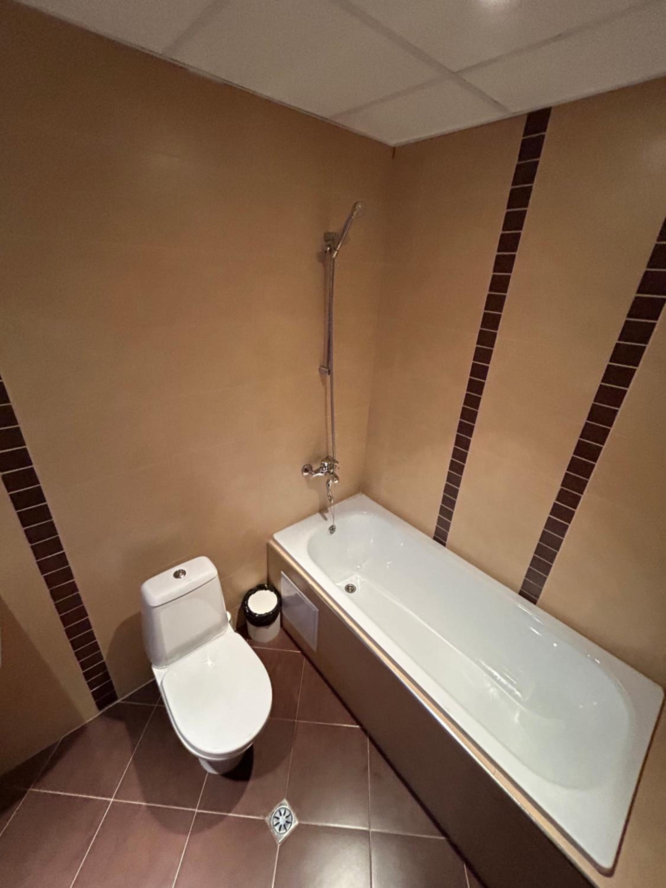 2-bedroom, 2-bathroom with fireplace and garden at Winslow Infinity