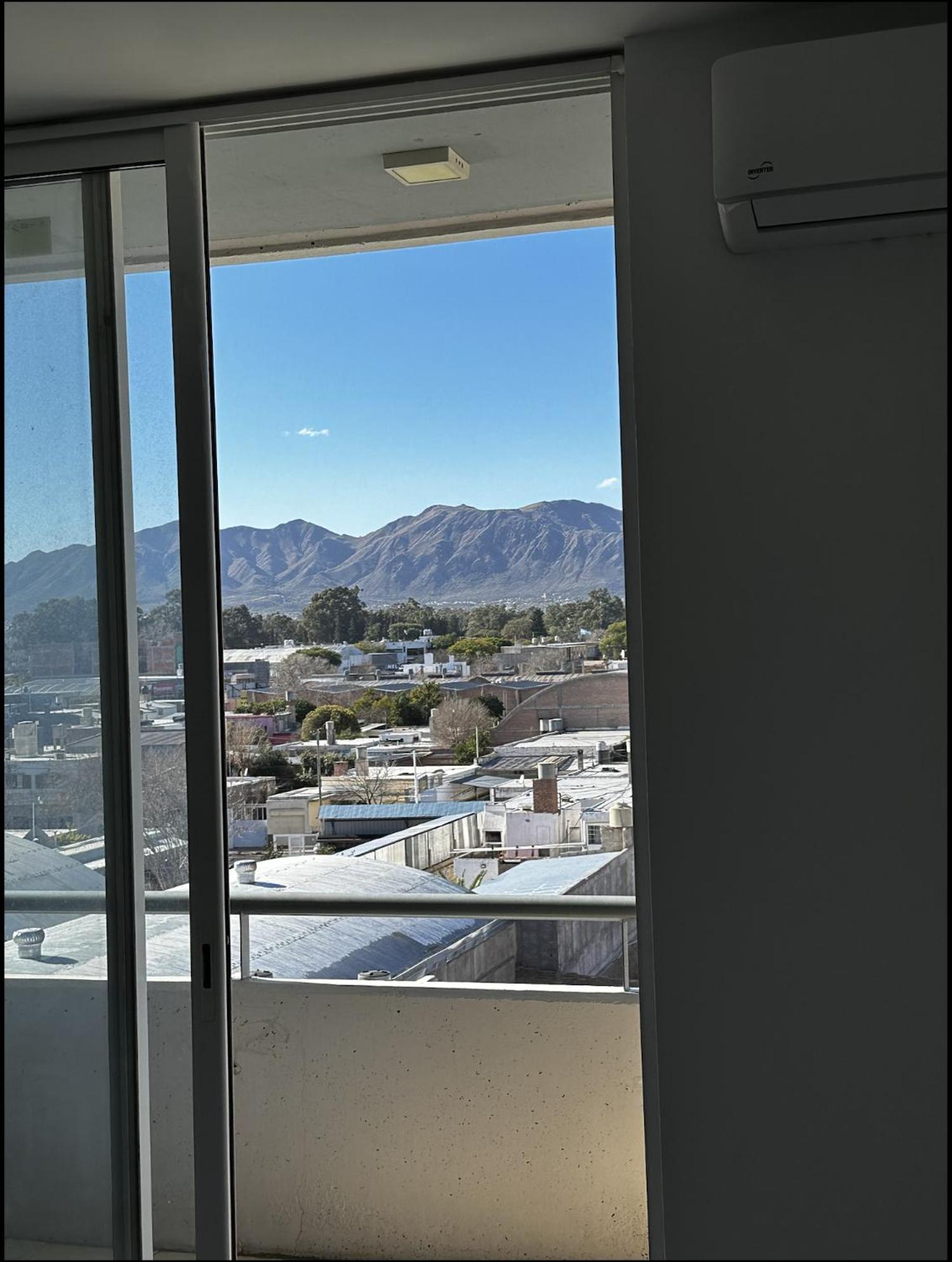 Un Departamento Cómodo con Vistas Increíbles a las Sierras