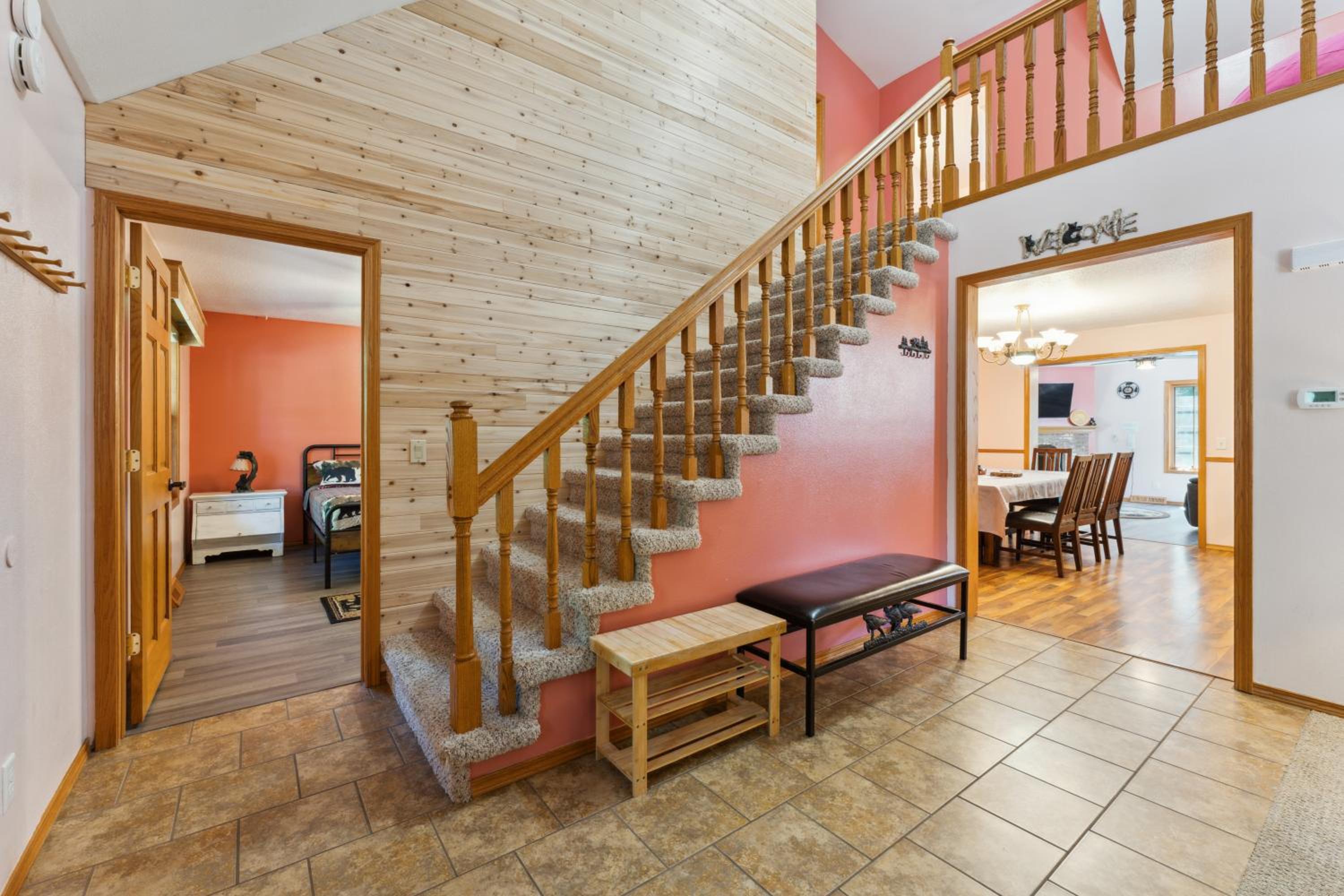 Dog-friendly 6-acre 5BR 3BA home, game room, deck, Wisconsin Dells 10min view 4
