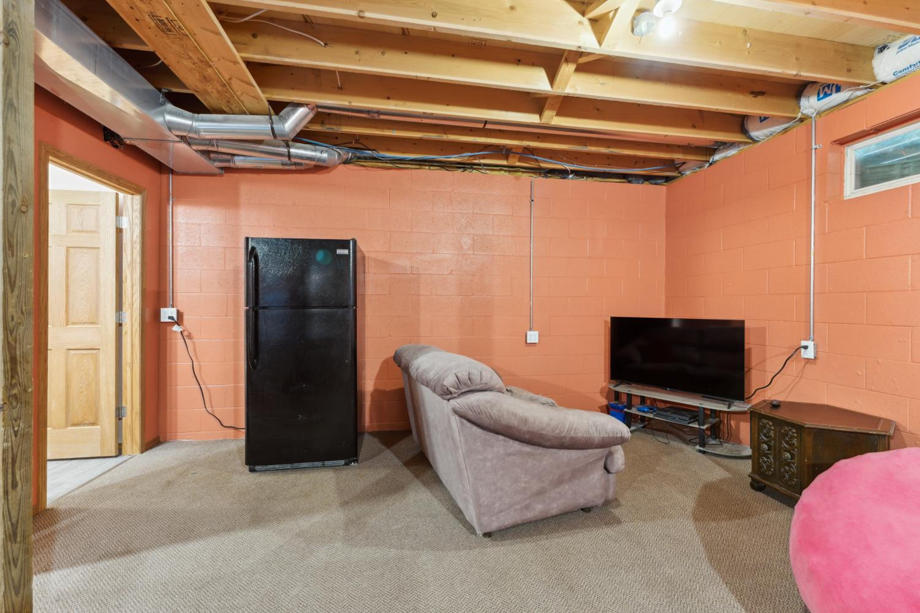 Dog-friendly 6-acre 5BR 3BA home, game room, deck, Wisconsin Dells 10min view 3