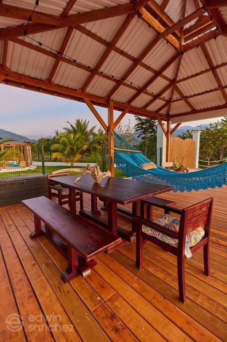 Acogedora Cabaña con Piscina y kiosco de playa