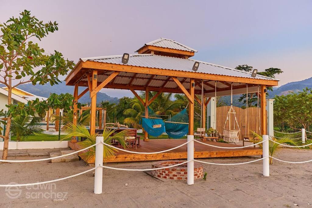 Acogedora Cabaña con Piscina y kiosco de playa
