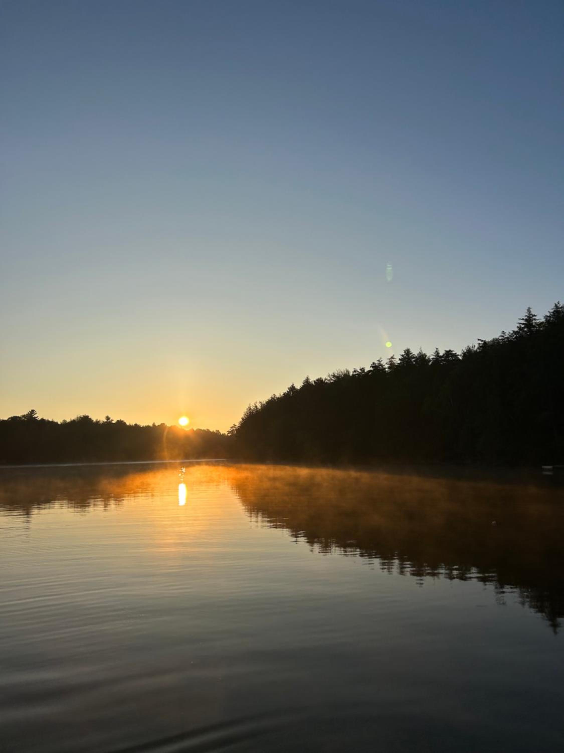 Cozy Lakeside Cottage with Beautiful Sunsets