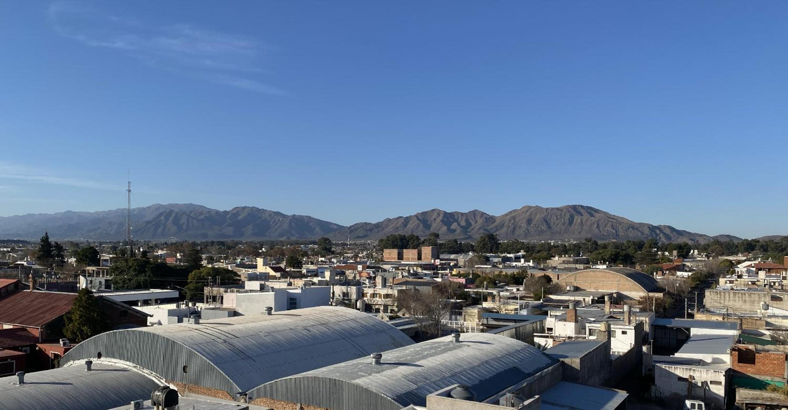 Un Departamento Cómodo con Vistas Increíbles a las Sierras