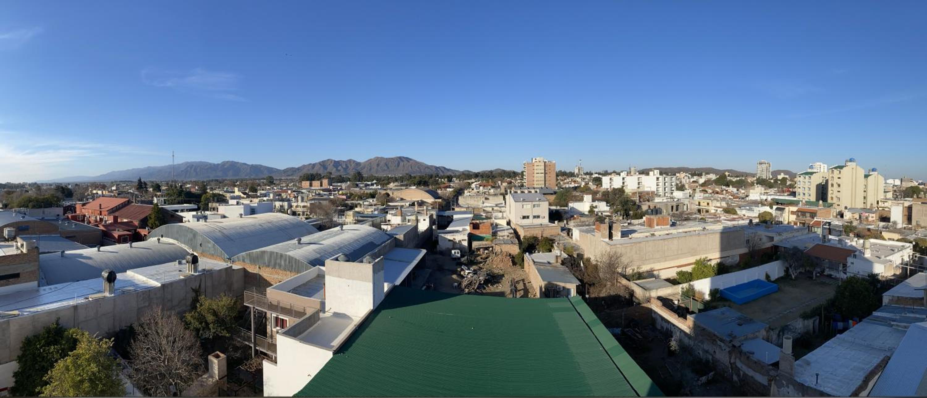 Un Departamento Cómodo con Vistas Increíbles a las Sierras