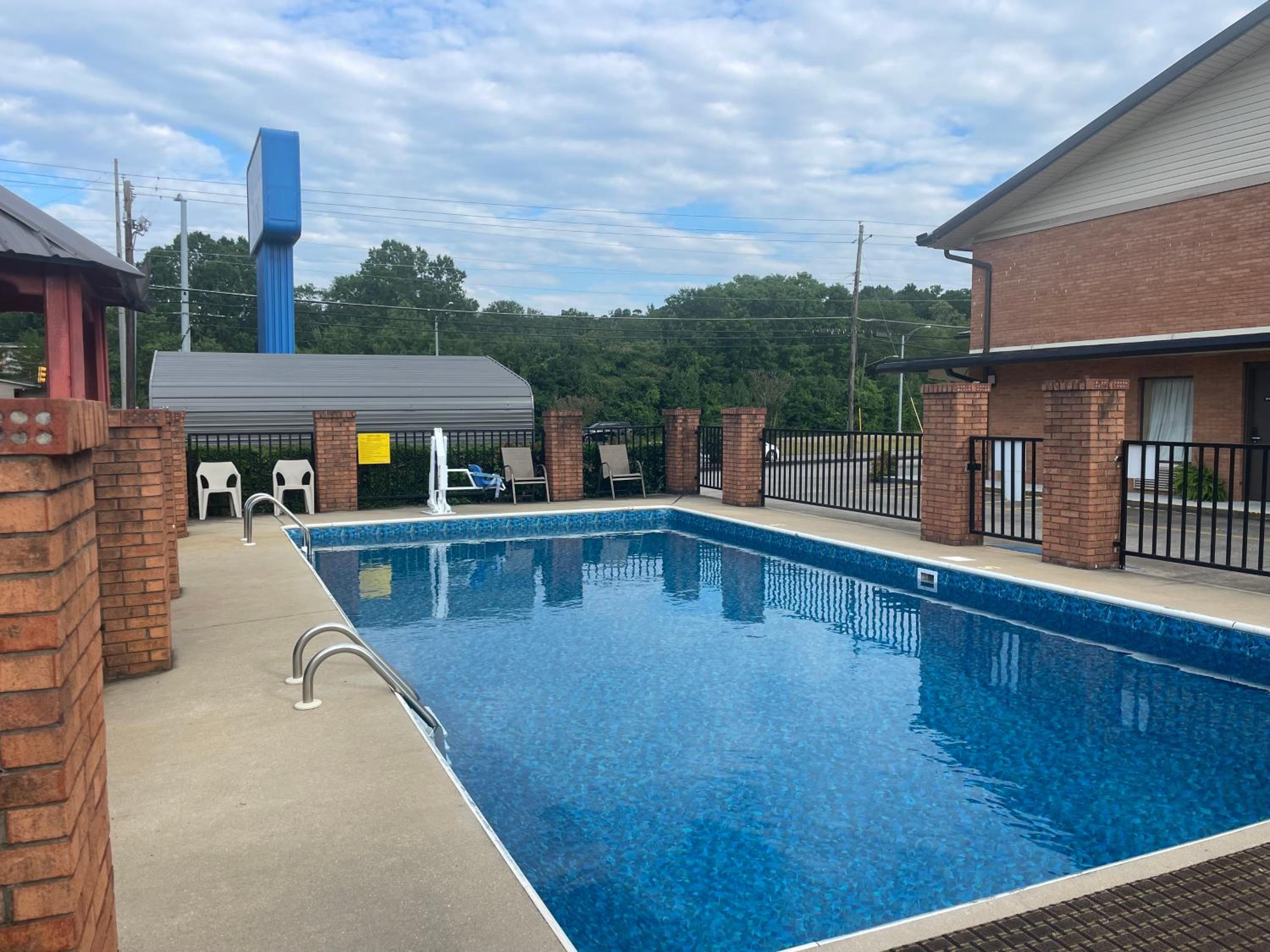 Royal Inn - Anniston