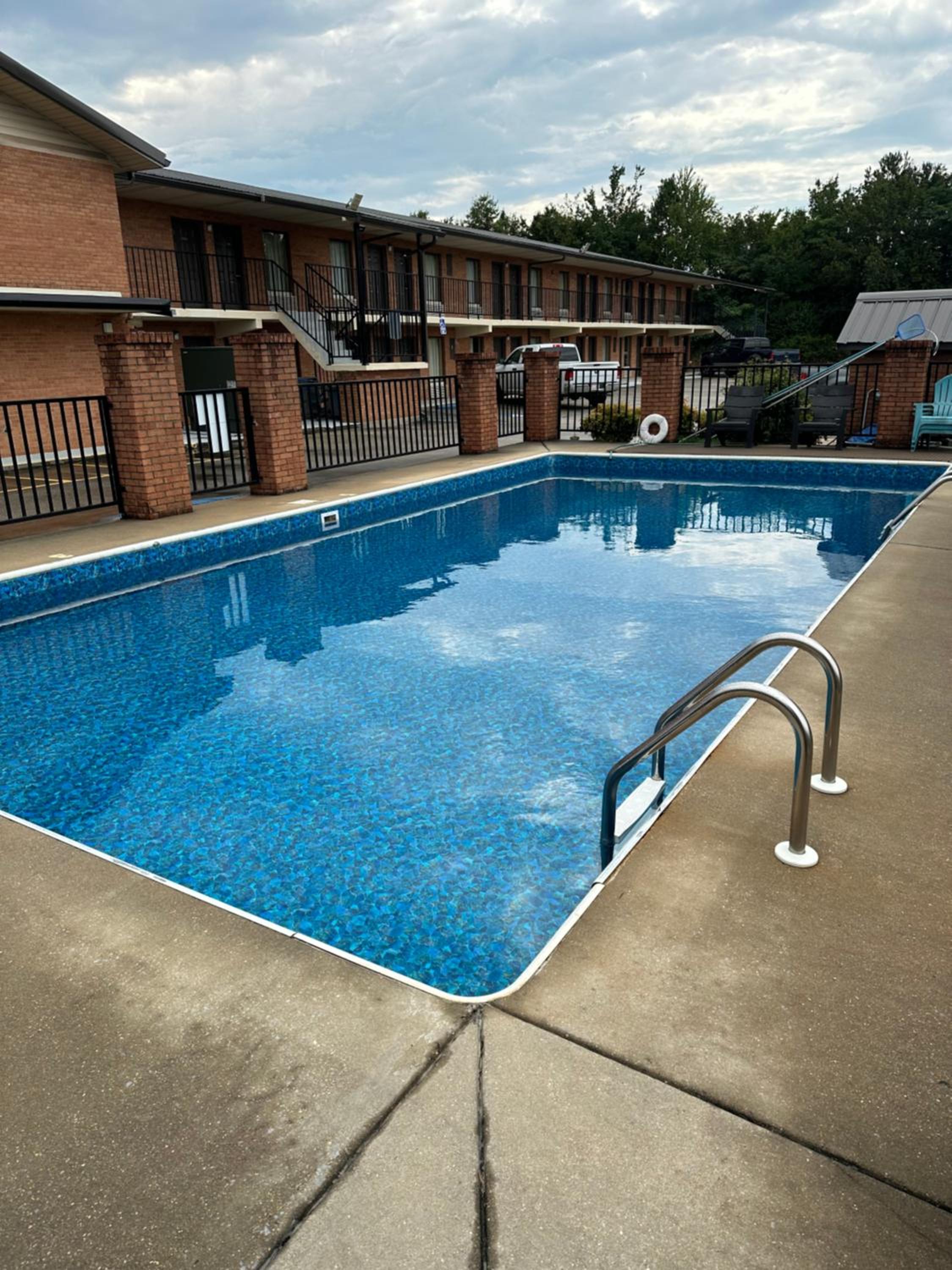 Royal Inn - Anniston