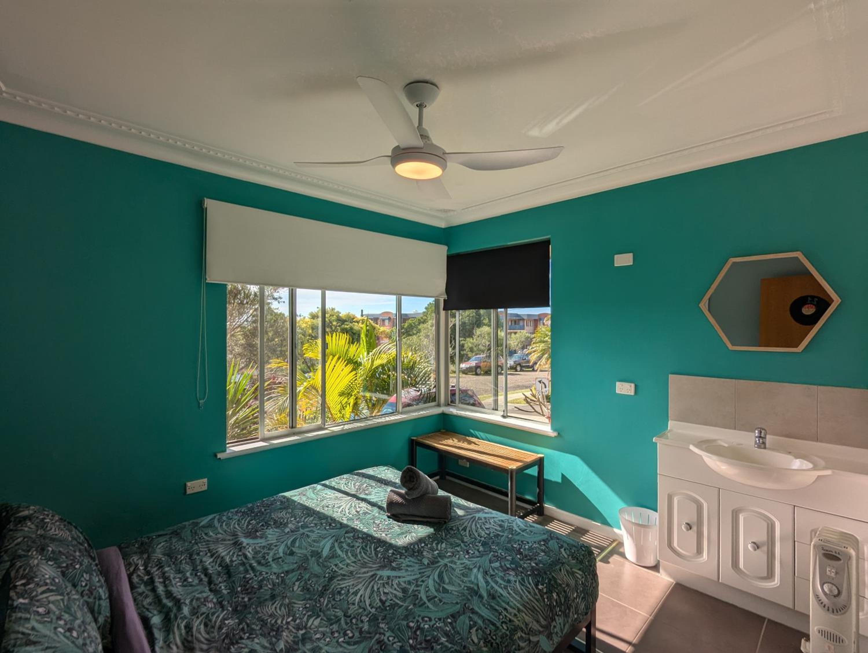 Ozzie Pozzie Backpackers