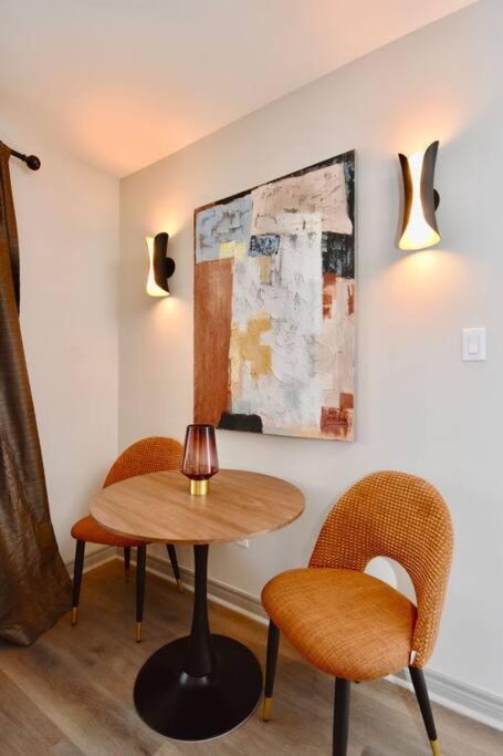 King Bed Studio With Access to Pool and Gym!