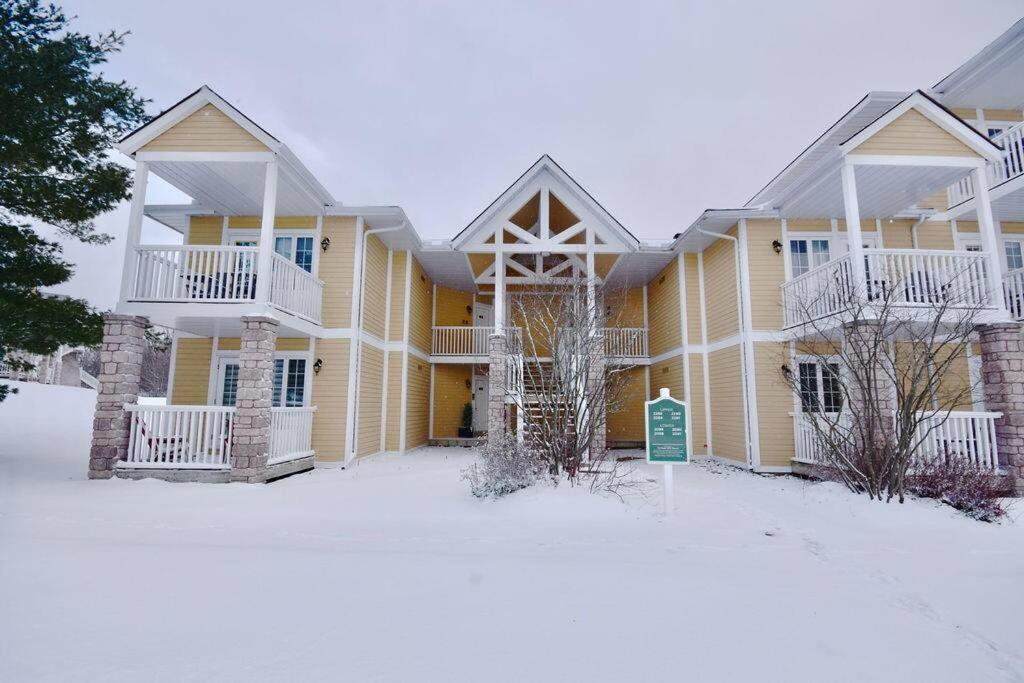 King Bed Studio With Access to Pool and Gym!