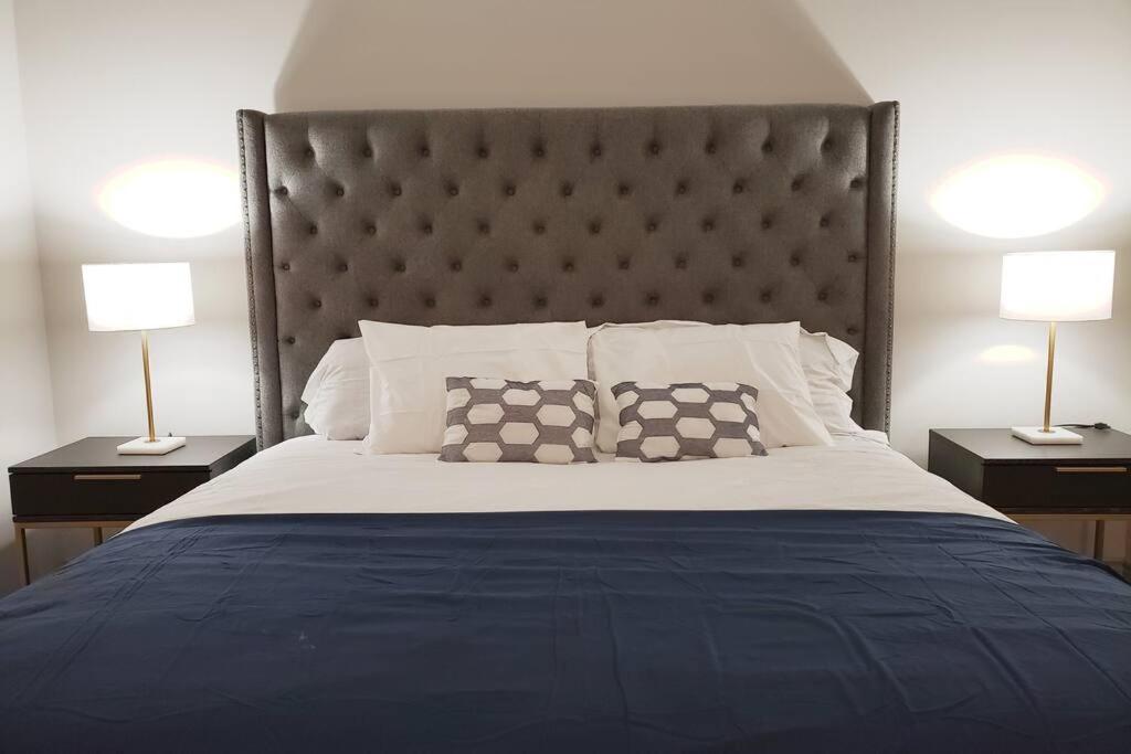 King Bed Studio With Access to Pool and Gym!