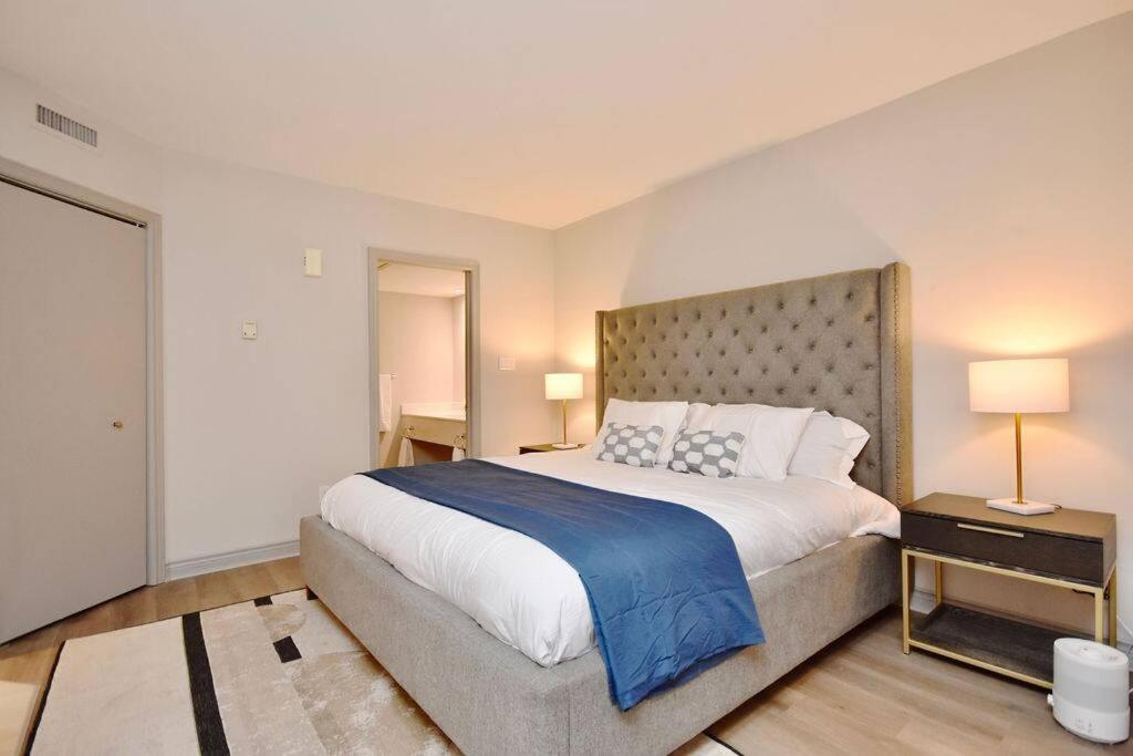 King Bed Studio With Access to Pool and Gym!