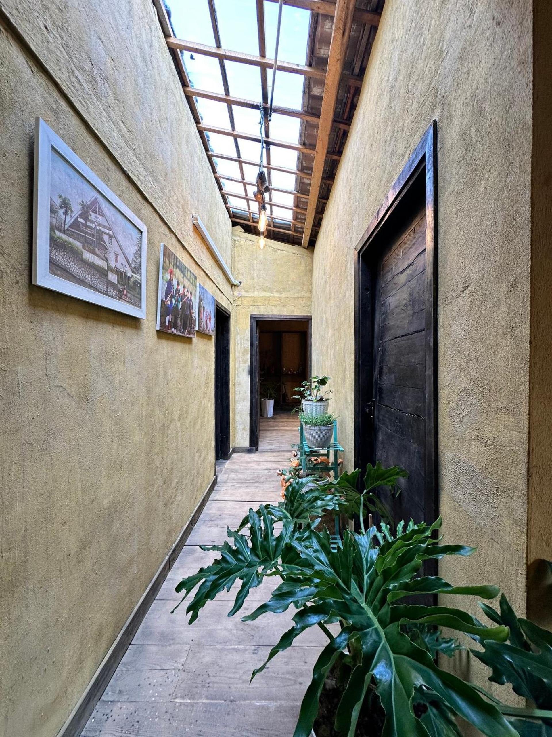 Maison de Hill Home