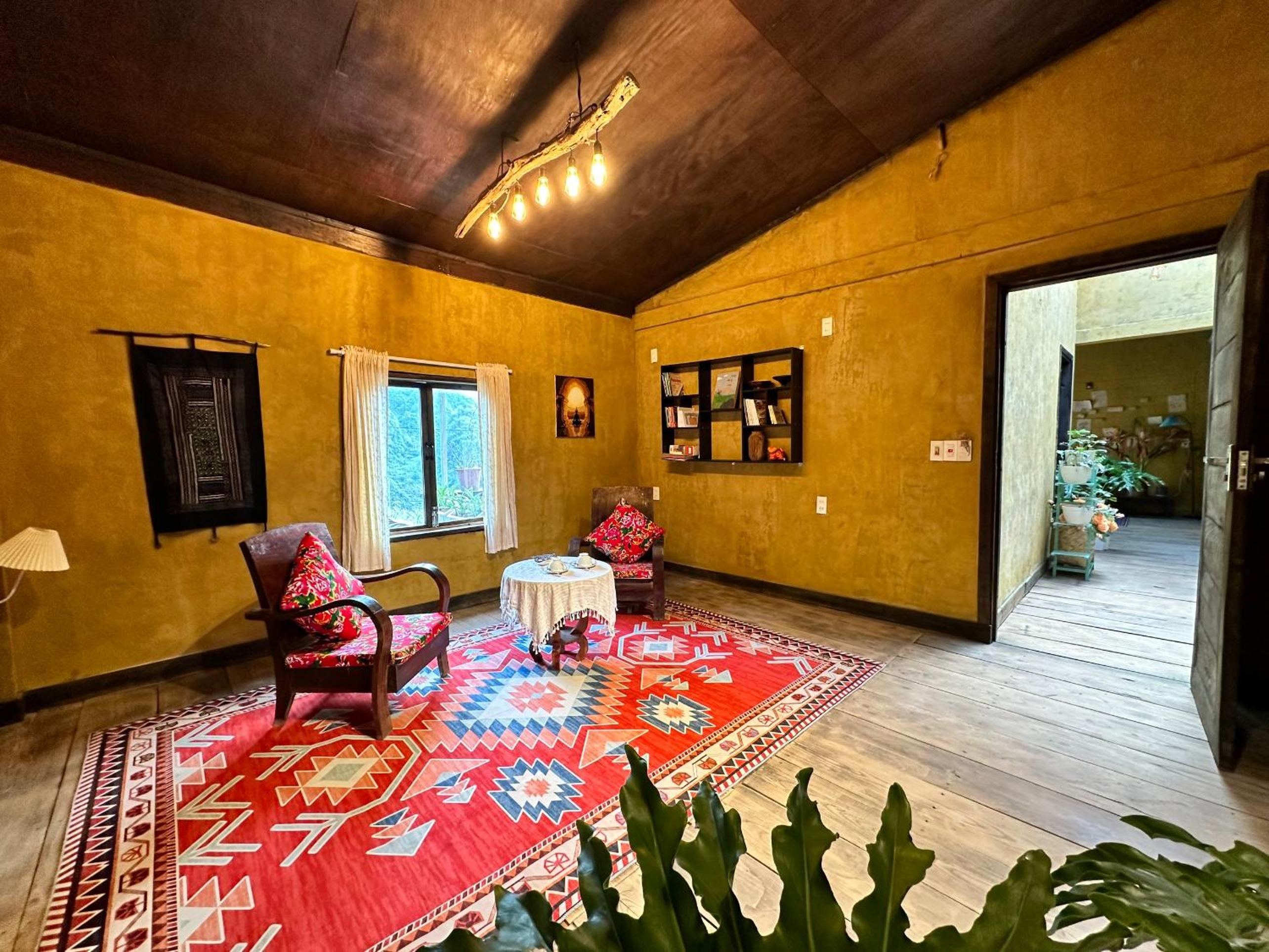 Maison de Hill Home