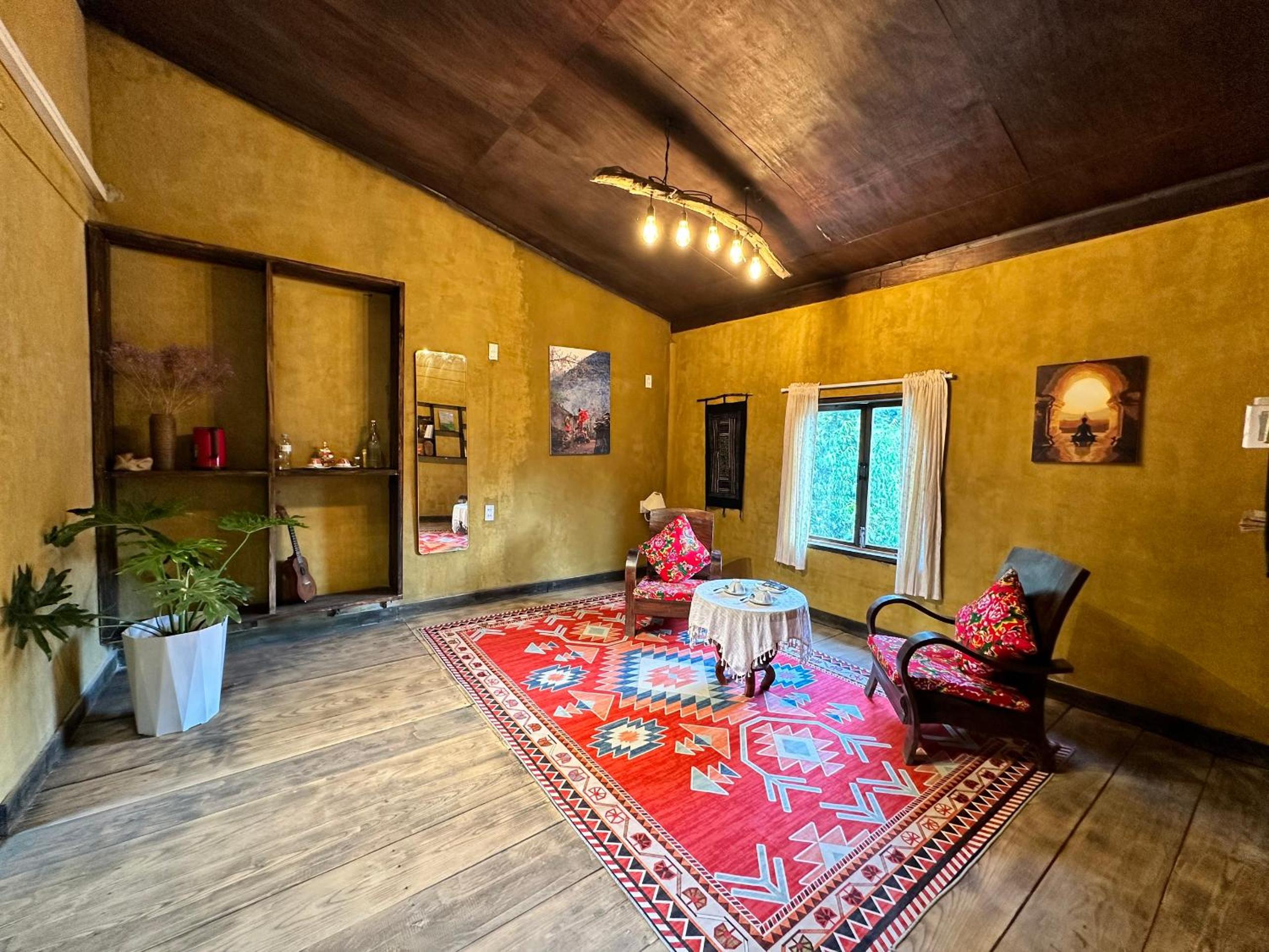 Maison de Hill Home