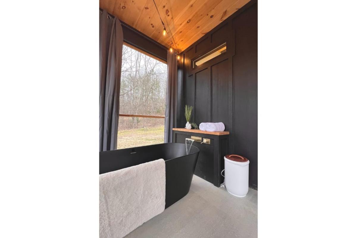 Moody and Romantic Cottage with outdoor bathtub view 4