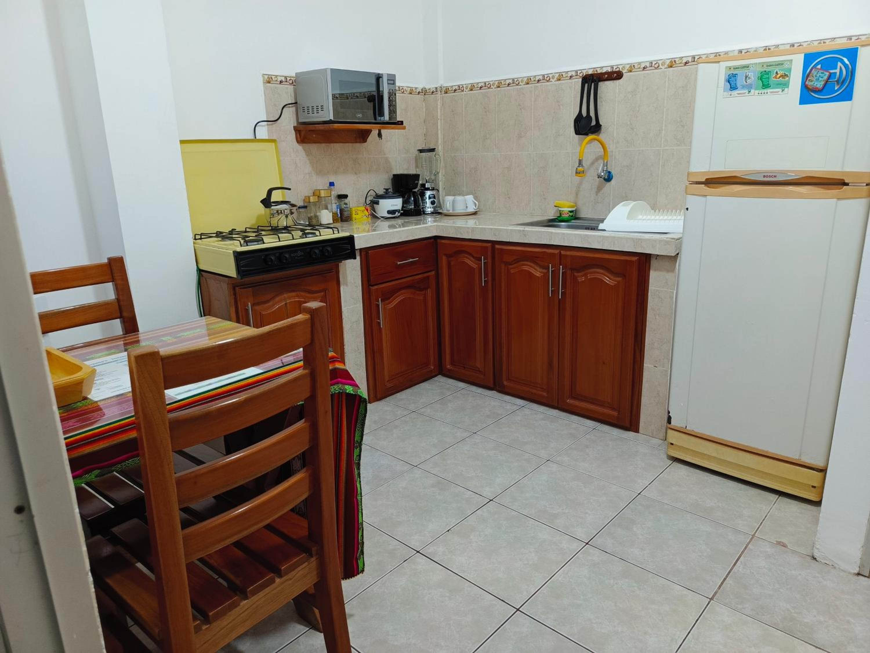Teresita's House Suites con cocina privada , ideal para parejas, AC, wifi agua caliente, cerca del aeropuerto, a pocos pasos del malecón San Cristóbal
