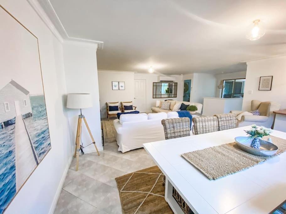 Exhale Terrigal, Stylish & Spacious, 150M to beach