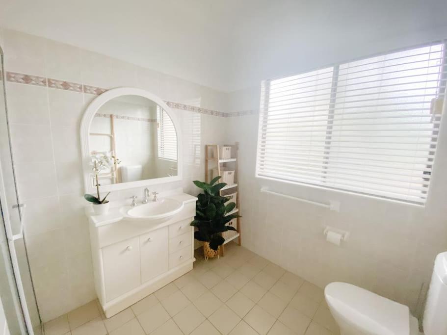 Exhale Terrigal, Stylish & Spacious, 150M to beach