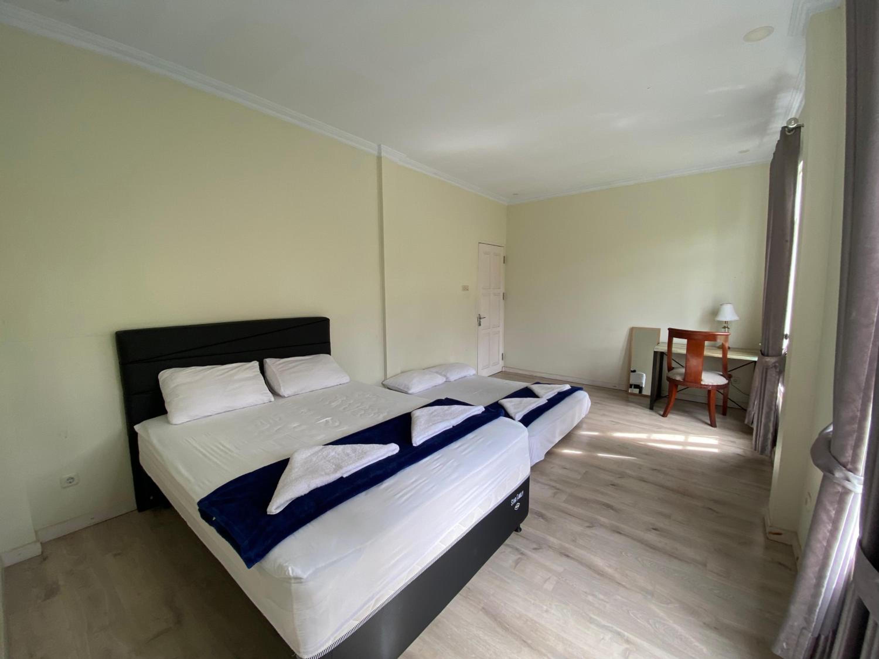 A Spacious Tropical 4 Bedrooms with Bathrooms Villa Marion Tomohon with the view of Gunung Lokon view 2