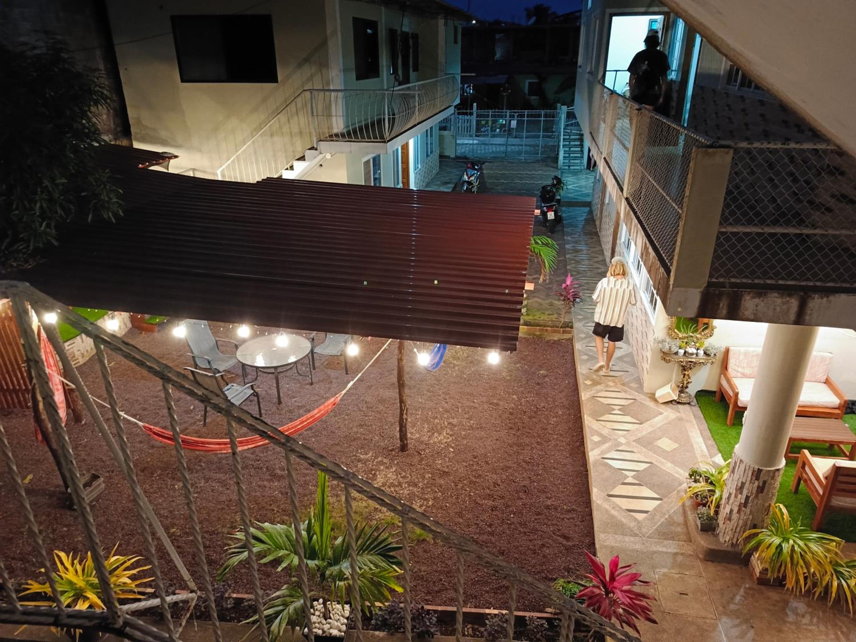 Teresita's House Suites con cocina privada , ideal para parejas, AC, wifi agua caliente, cerca del aeropuerto, a pocos pasos del malecón San Cristóbal