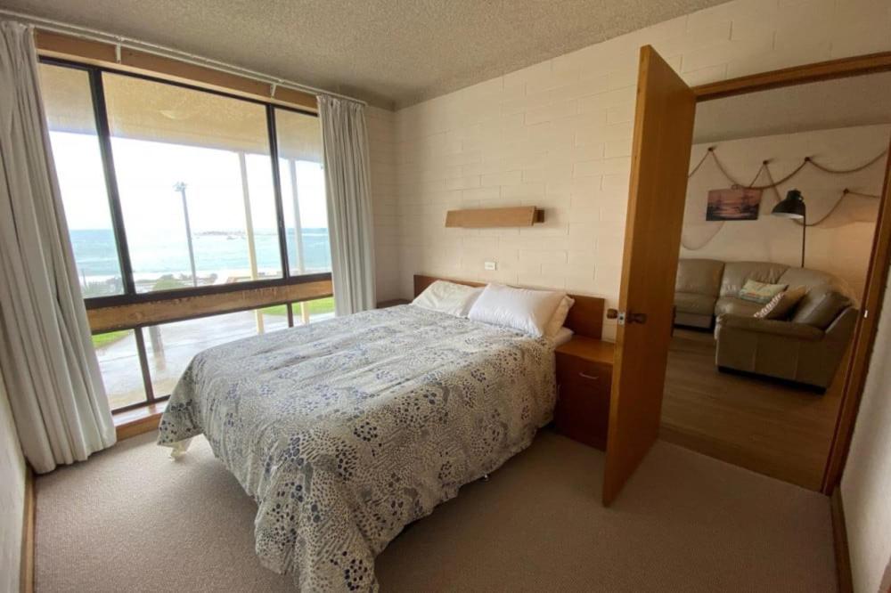 The Dolphins 2 2-10 Strangways Tce Port Elliot - No Linen Included