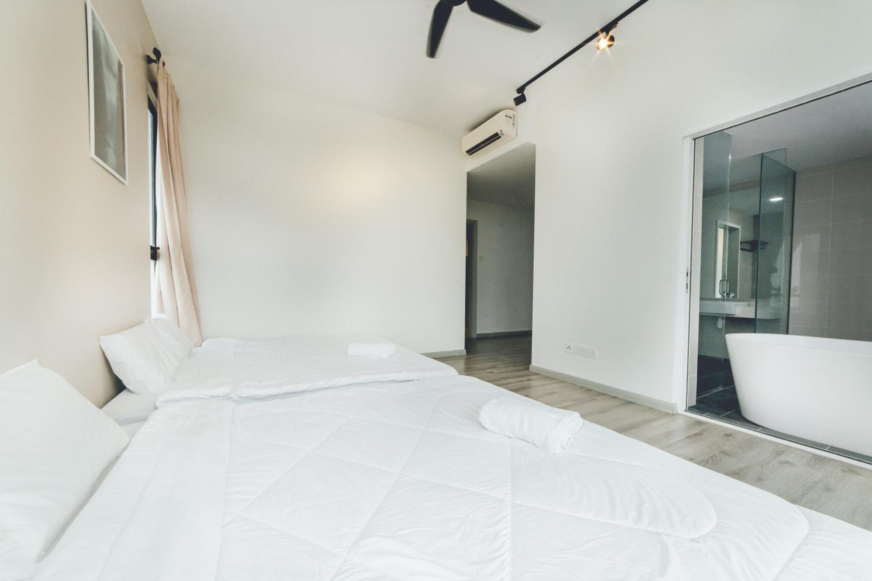 Mosaic Warm Suite 3BR 10pax Family-friendly Pooltable by Our Stay