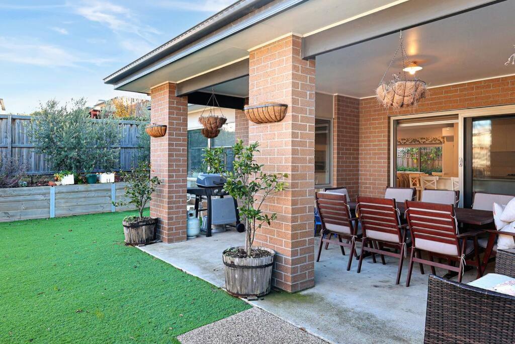 The panorama retreat- sleeps 12, aircon, brand new, great multifamily stay, beach, wineries, golf
