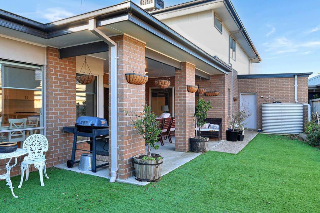 The panorama retreat- sleeps 12, aircon, brand new, great multifamily stay, beach, wineries, golf