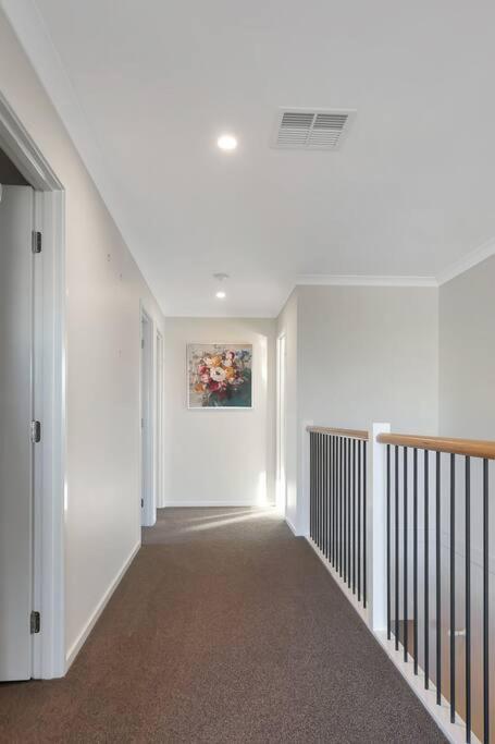 The panorama retreat- sleeps 12, aircon, brand new, great multifamily stay, beach, wineries, golf