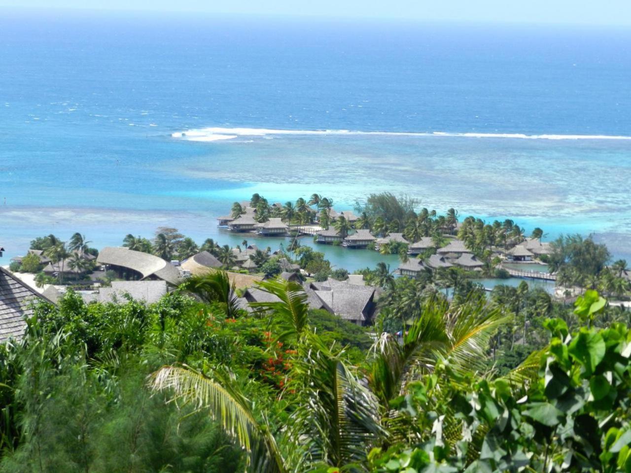 Villa de luxe LEGEND RESORT MOOREA vue mer et montagne - piscine - terrain de tennis - salle de sport - 3 chambres view 2