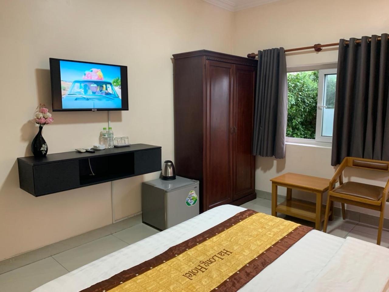 HA LONG Hotel Linh Trung Thu Duc HCMC