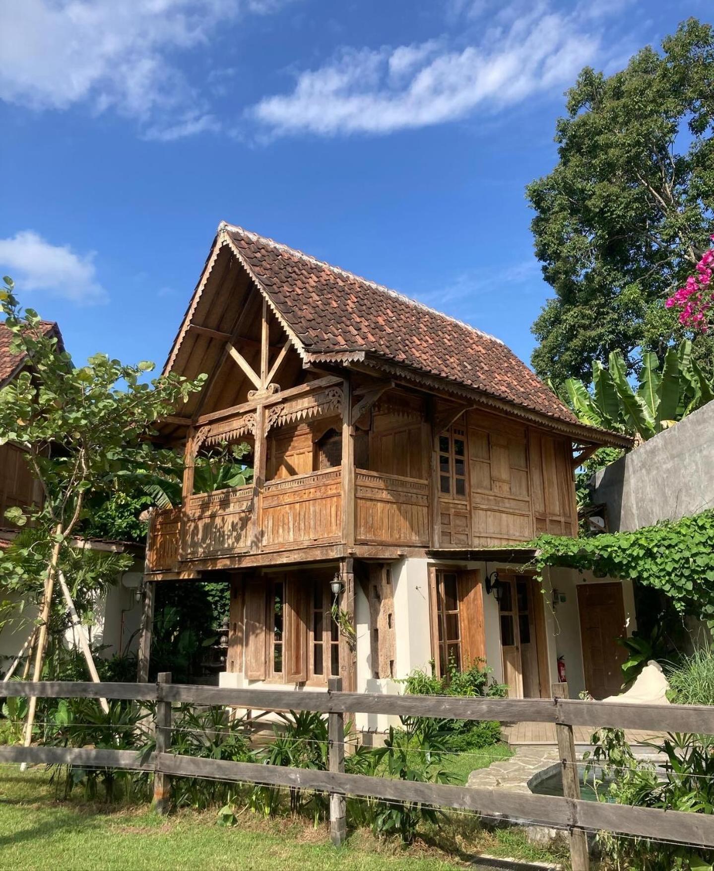 Salty Cowboy Luxury Cottages Kedungu view 3