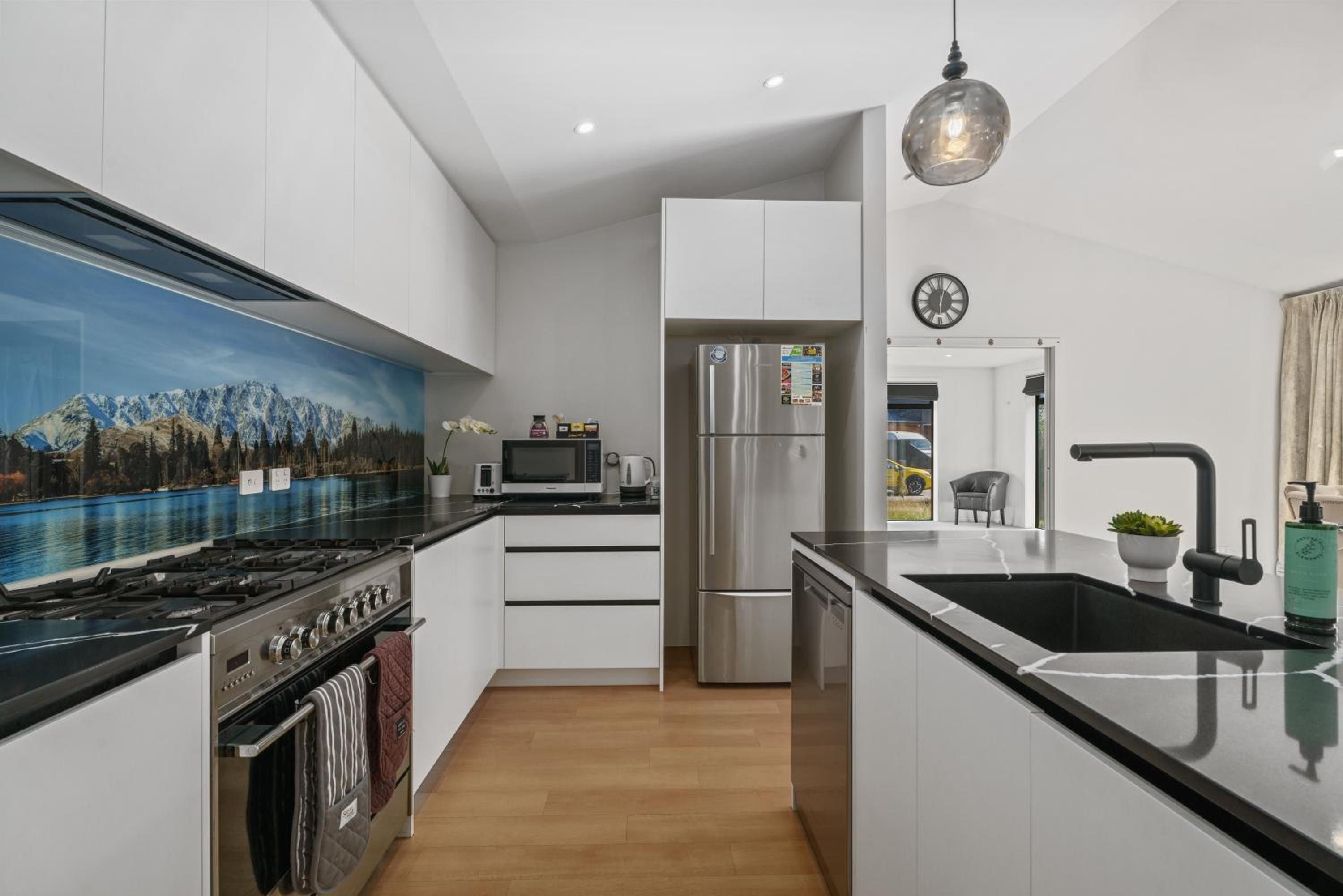 Luxury & Modern Living Home & Apartment view 3