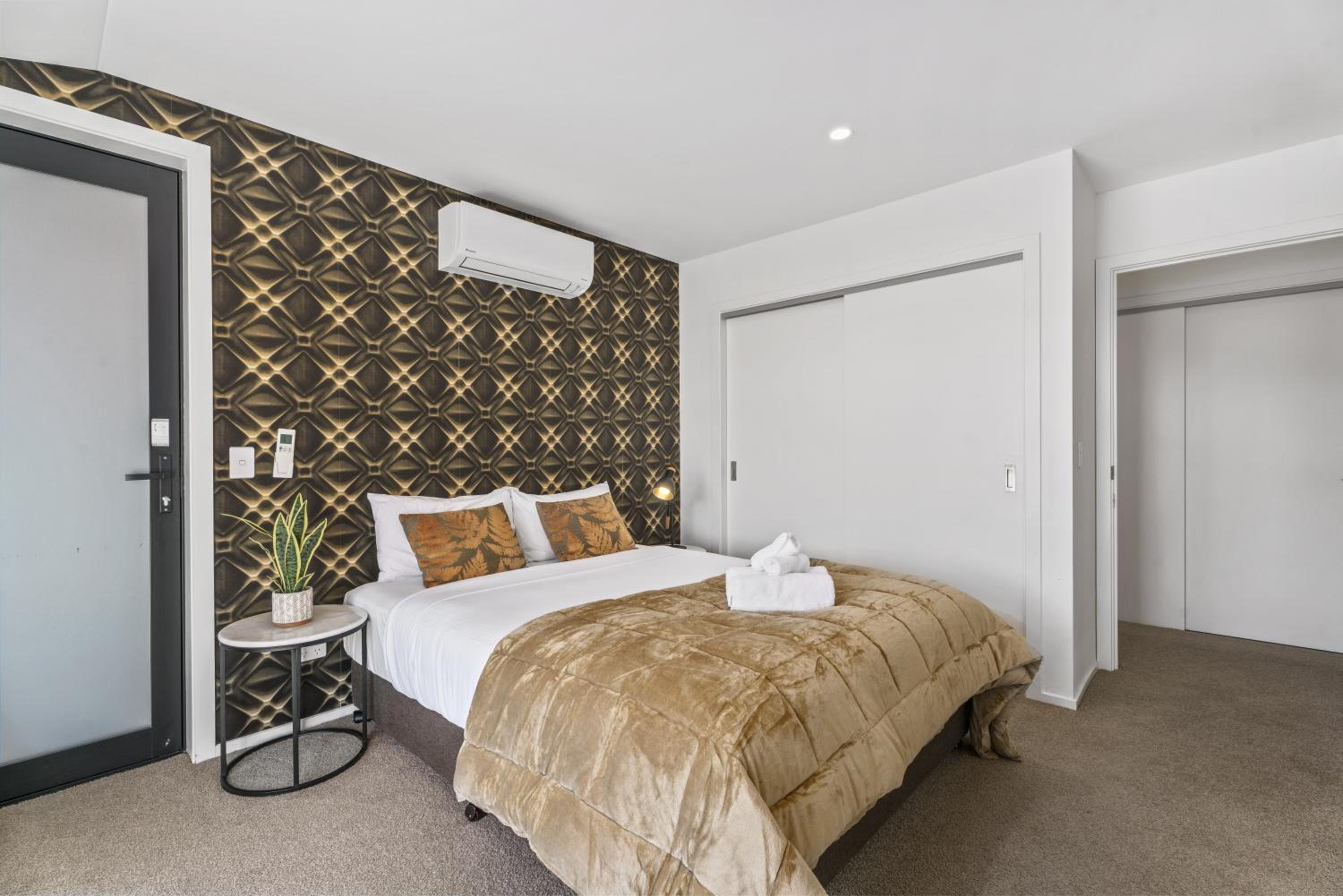 Luxury & Modern Living Home & Apartment view 5