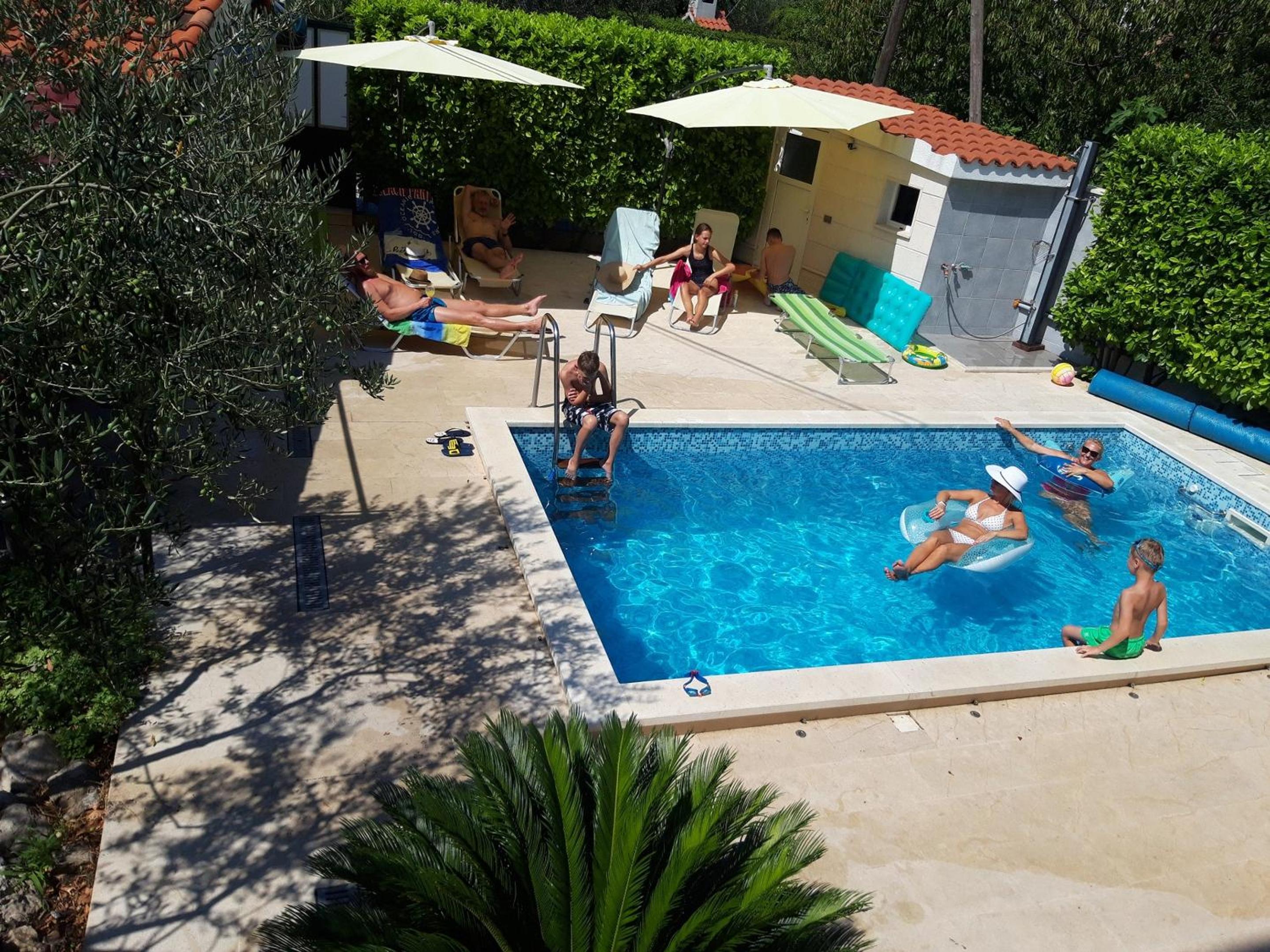 Spacious apartment in Kastel Stafilic 100 m² shared pool