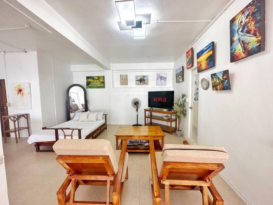 Ocean View Apartment - Absolute Beachfront with Kitchen, Netflix and Fast WiFi view 5