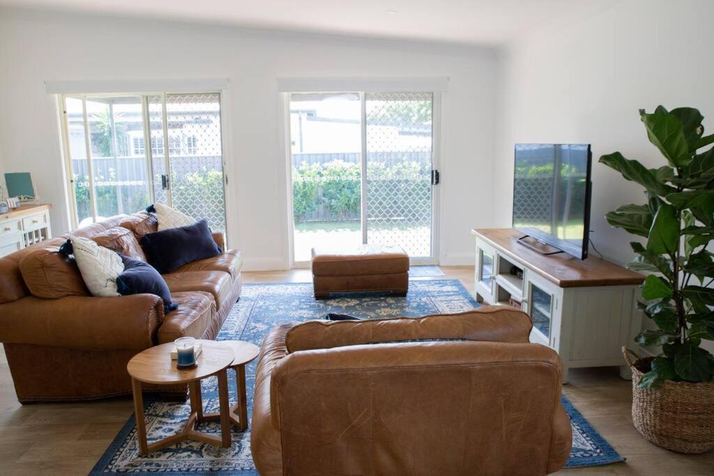 Corner Cottage- Pool Table, WiFi, AC & Firepit