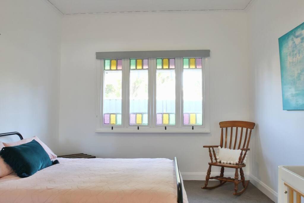 Corner Cottage- Pool Table, WiFi, AC & Firepit