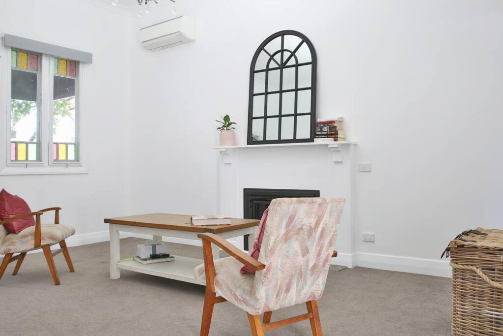 Corner Cottage- Pool Table, WiFi, AC & Firepit