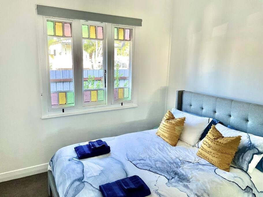 Corner Cottage- Pool Table, WiFi, AC & Firepit