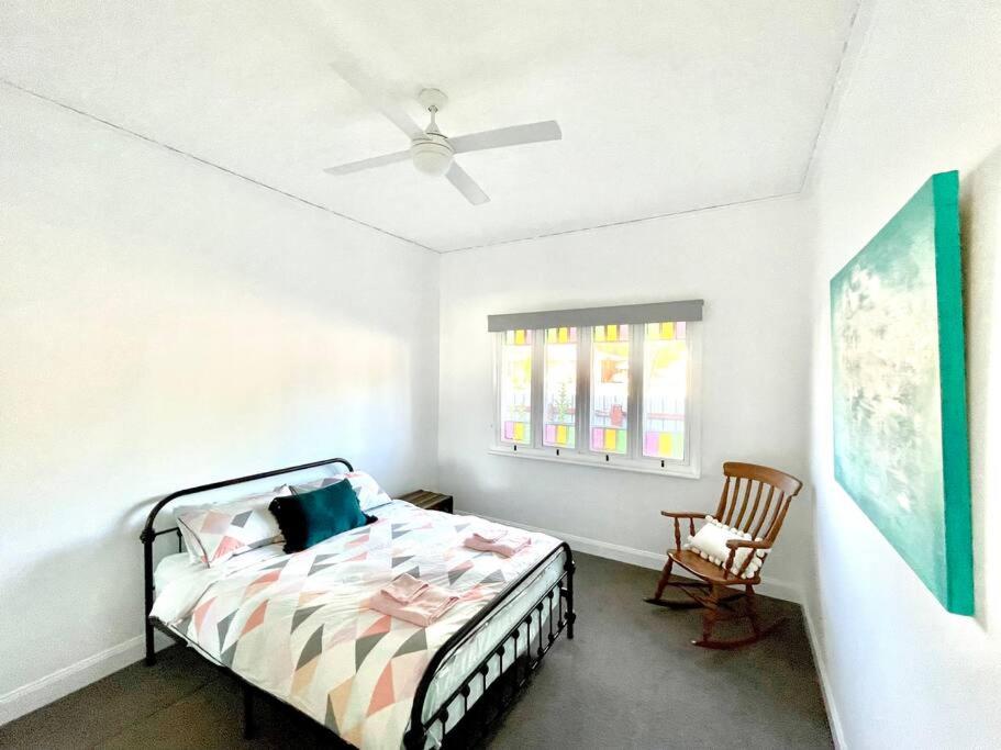 Corner Cottage- Pool Table, WiFi, AC & Firepit