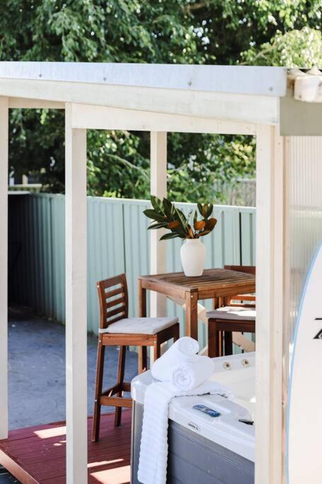 500m to Shelly Beach! Hot SPA & Entertainment Shed