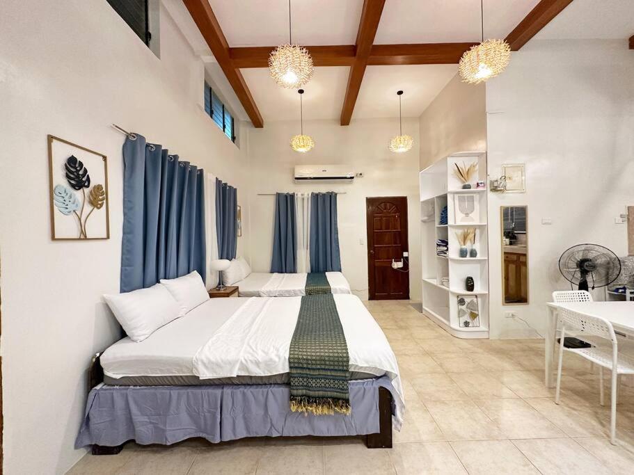 High Ceiling 60sqm Family Apartment with Partial Sea View and Kitchen view 3