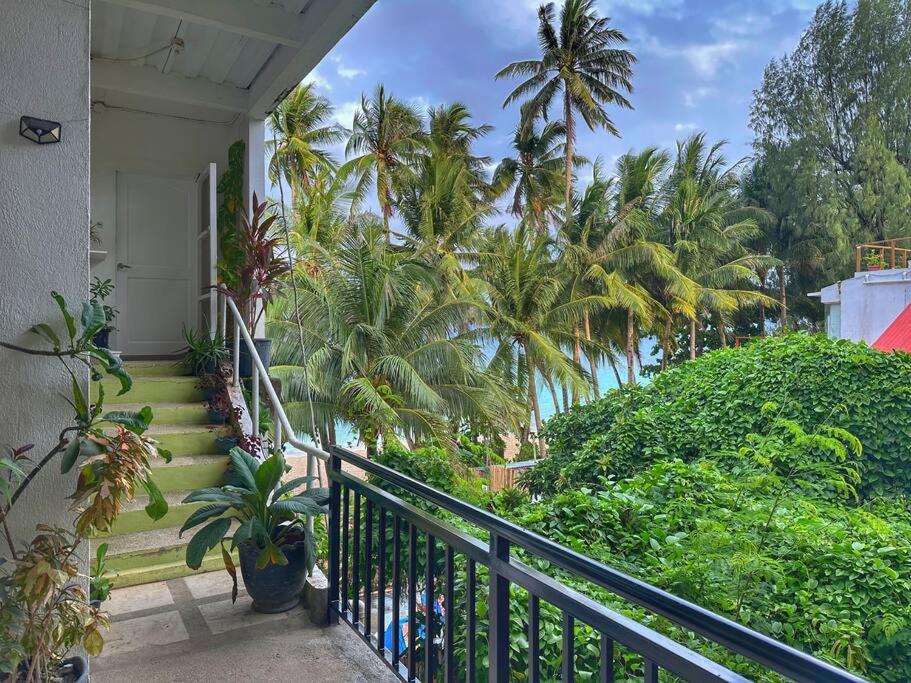 High Ceiling 60sqm Family Apartment with Partial Sea View and Kitchen view 5