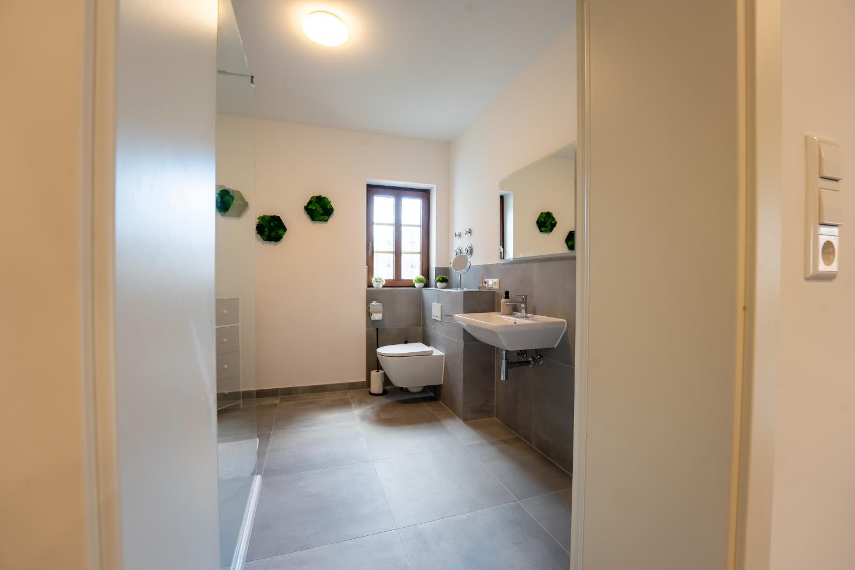 Design-Fachwerk-Suite - Balkon-Parkplatz-Therme