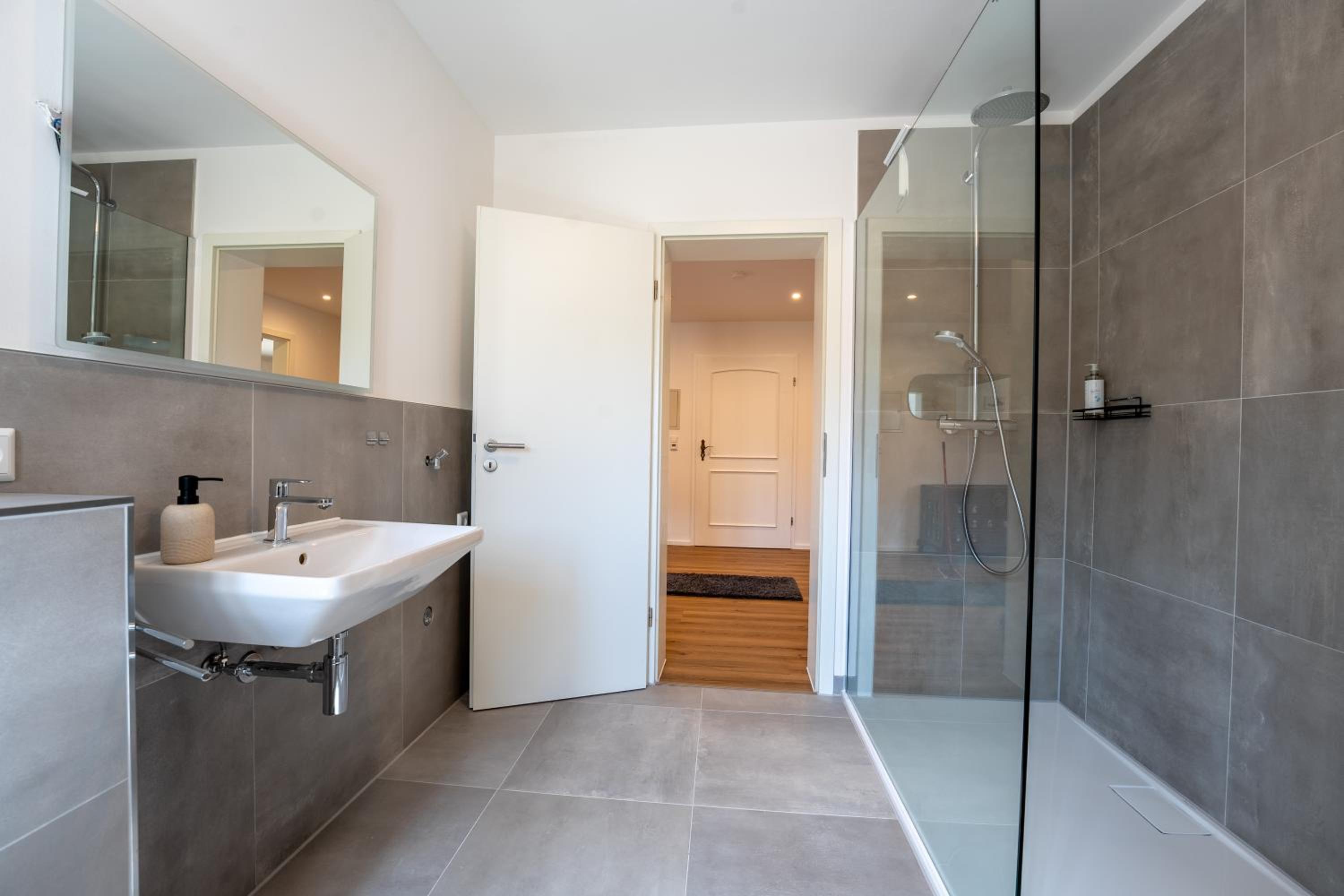 Design-Fachwerk-Suite - Balkon-Parkplatz-Therme