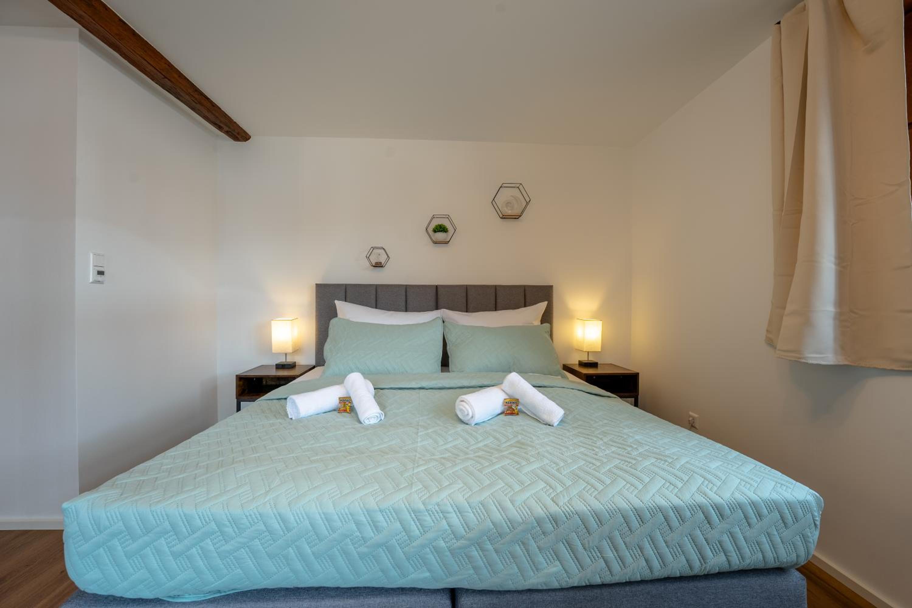 Design-Fachwerk-Suite - Balkon-Parkplatz-Therme